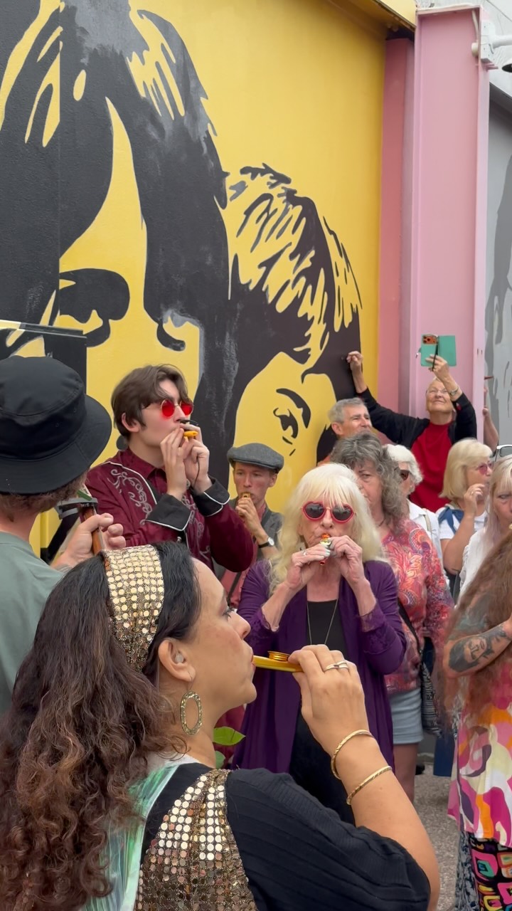 Moreton Daily: Kazoo Flash Mob